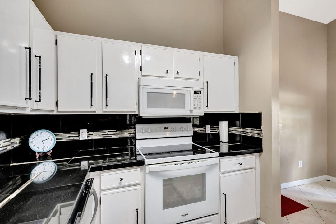 Active With Contract: $299,000 (2 beds, 2 baths, 888 Square Feet)