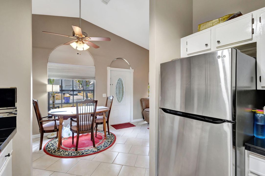 Active With Contract: $299,000 (2 beds, 2 baths, 888 Square Feet)