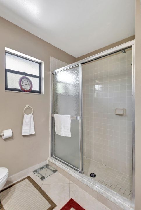 Active With Contract: $299,000 (2 beds, 2 baths, 888 Square Feet)