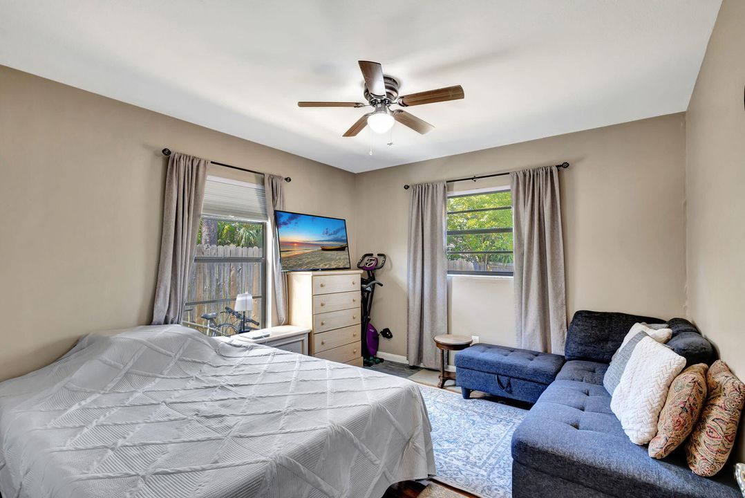 Active With Contract: $299,000 (2 beds, 2 baths, 888 Square Feet)