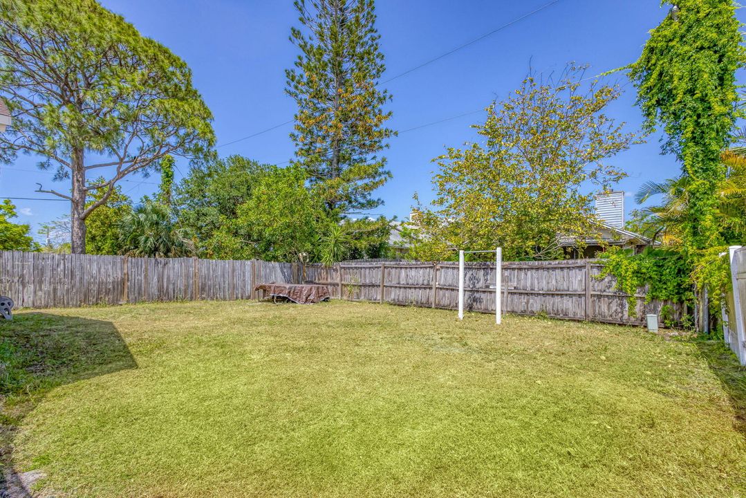 Active With Contract: $299,000 (2 beds, 2 baths, 888 Square Feet)