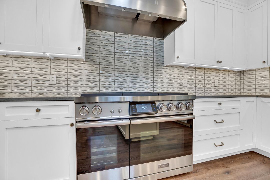 Active With Contract: $1,785,000 (3 beds, 3 baths, 2965 Square Feet)