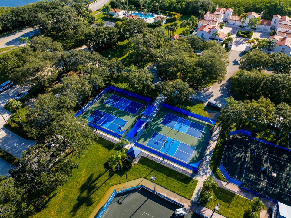 Active With Contract: $1,785,000 (3 beds, 3 baths, 2965 Square Feet)