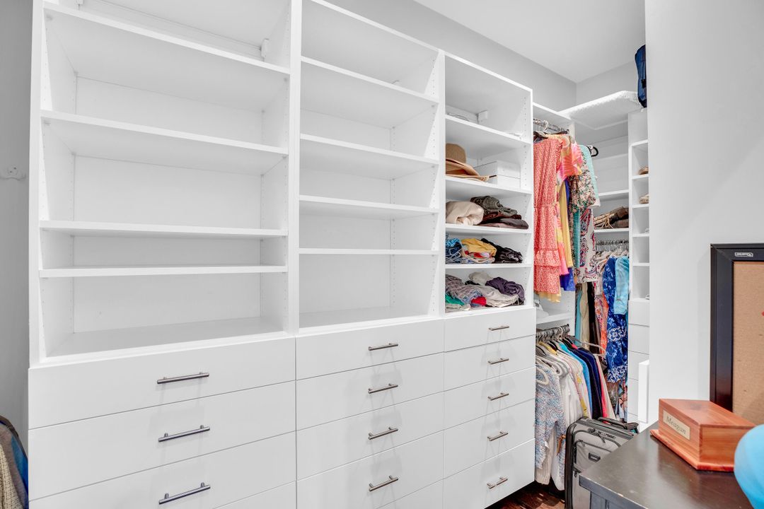 Active With Contract: $1,785,000 (3 beds, 3 baths, 2965 Square Feet)