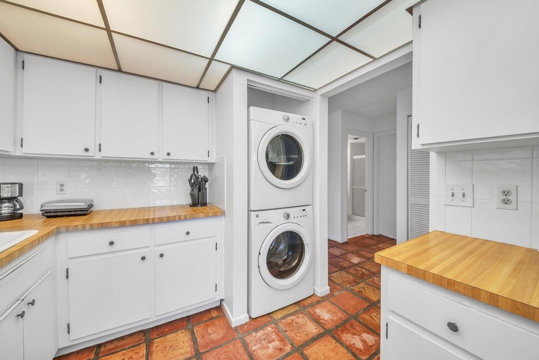 For Sale: $62,000 (2 beds, 2 baths, 1388 Square Feet)