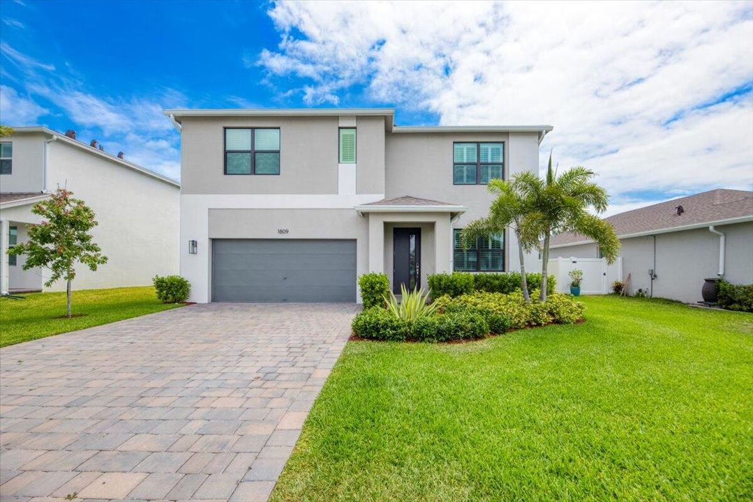 Recently Sold: $615,000 (5 beds, 3 baths, 2645 Square Feet)