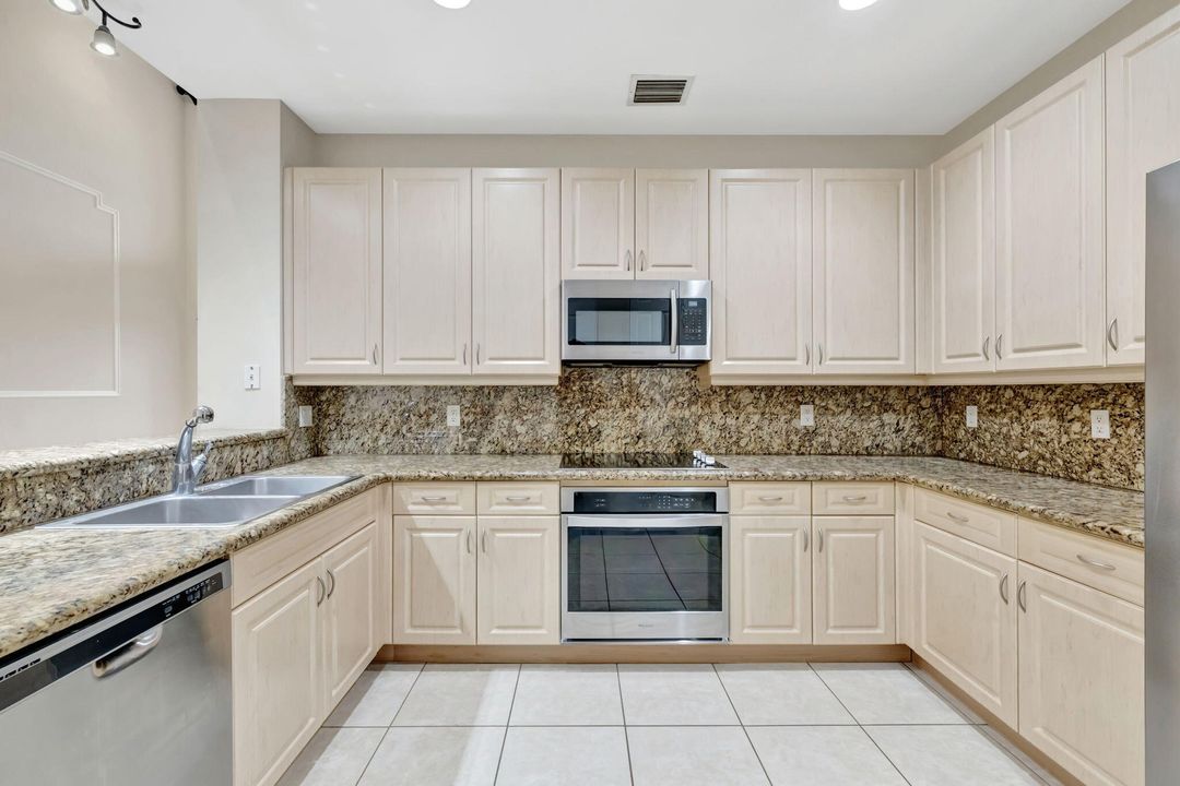 待售: $749,900 (3 贝兹, 3 浴室, 2750 平方英尺)