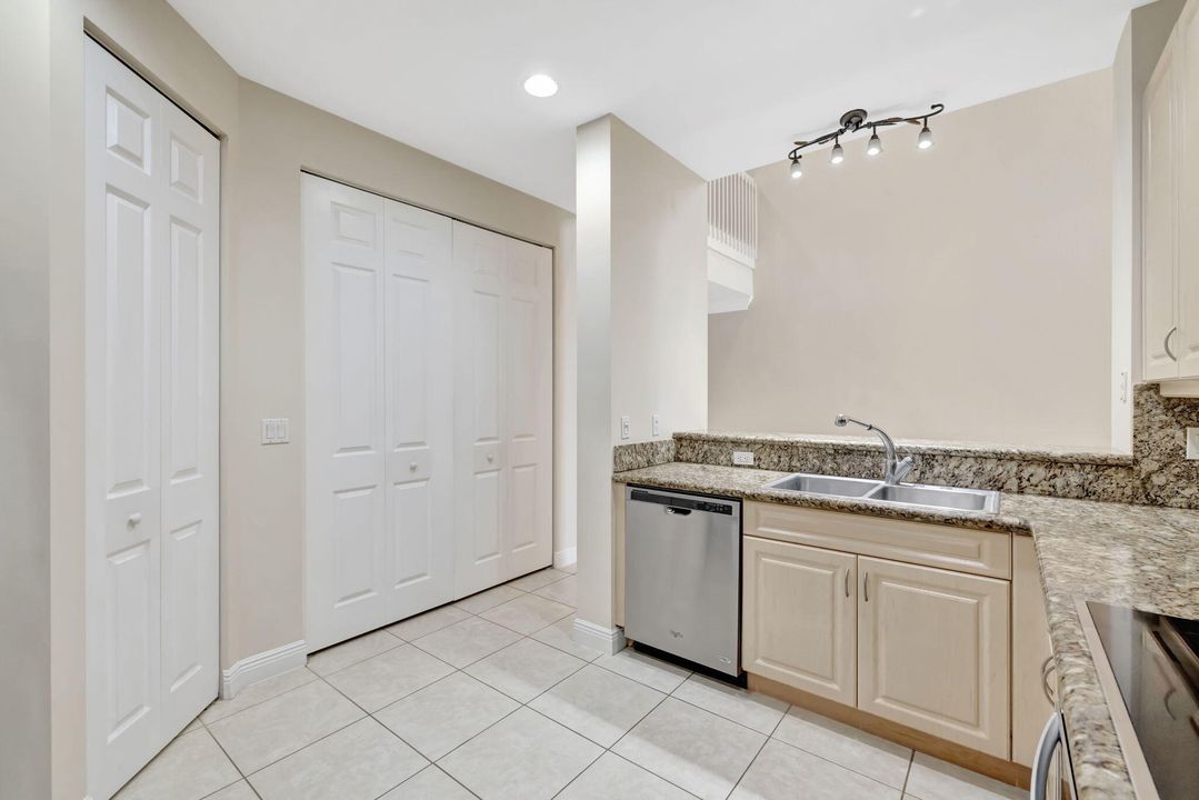 待售: $749,900 (3 贝兹, 3 浴室, 2750 平方英尺)