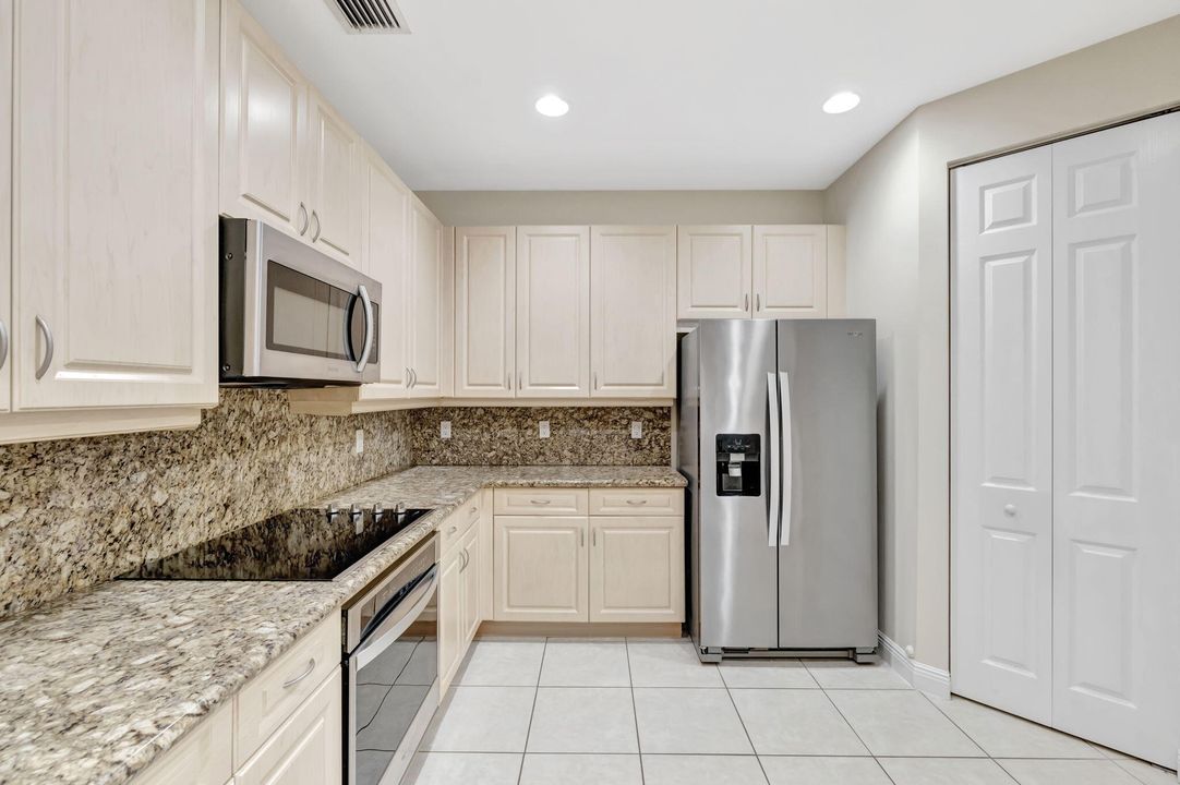 待售: $749,900 (3 贝兹, 3 浴室, 2750 平方英尺)