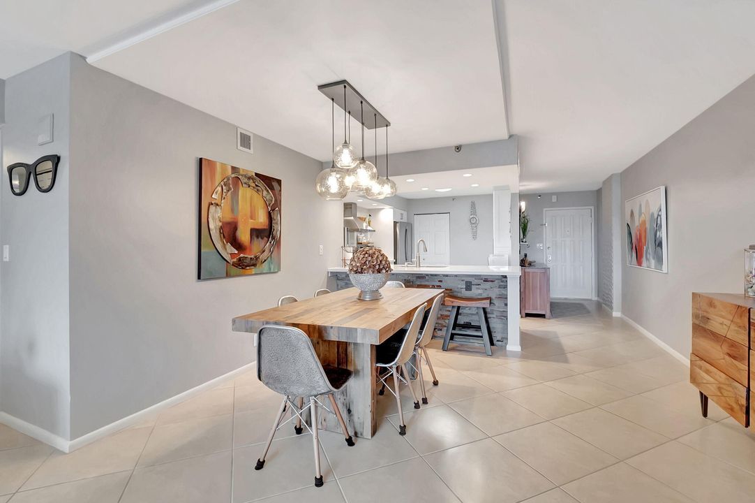 Под контрактом: $9,500 (2 спален, 2 ванн, 1449 Квадратных фут)