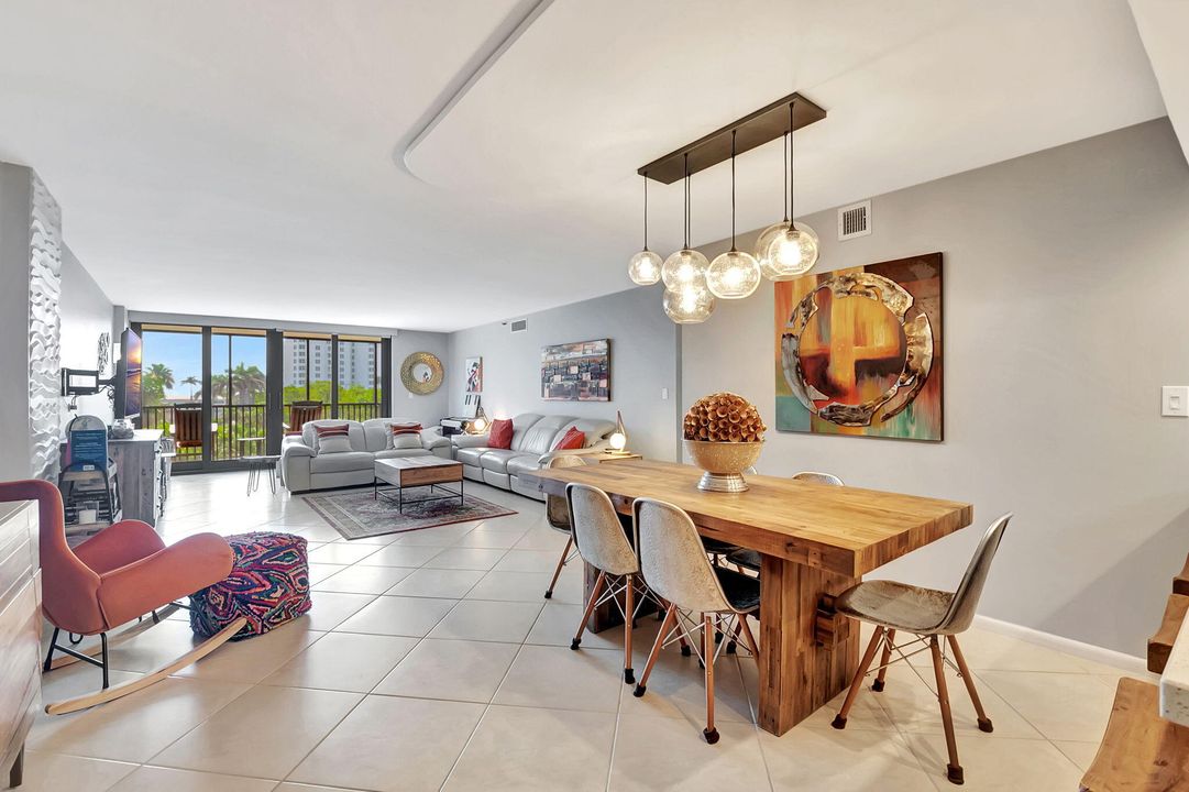 Под контрактом: $9,500 (2 спален, 2 ванн, 1449 Квадратных фут)