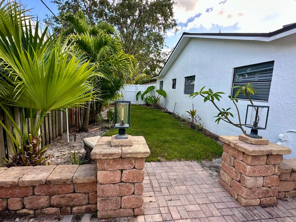 For Rent: $6,250 (2 beds, 2 baths, 1778 Square Feet)