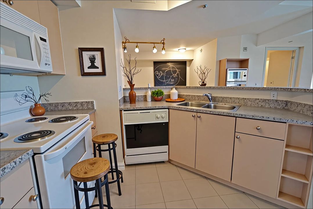 Под контрактом: $204,900 (2 спален, 2 ванн, 1065 Квадратных фут)