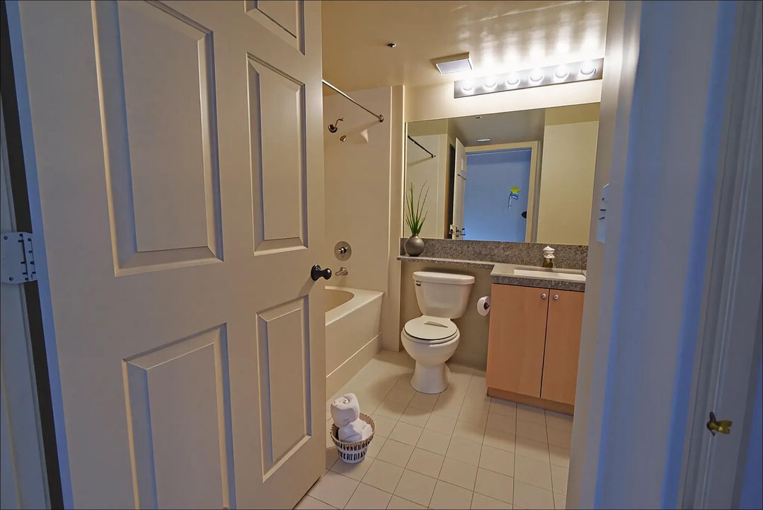 Под контрактом: $204,900 (2 спален, 2 ванн, 1065 Квадратных фут)