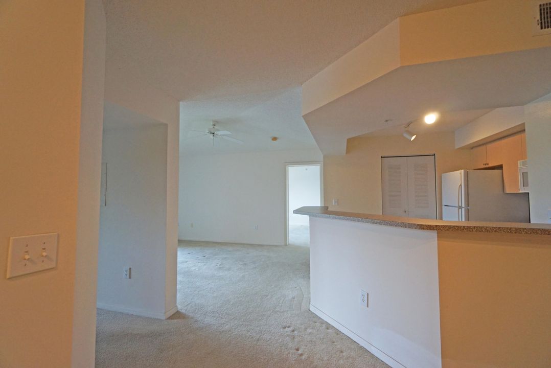 Под контрактом: $204,900 (2 спален, 2 ванн, 1065 Квадратных фут)