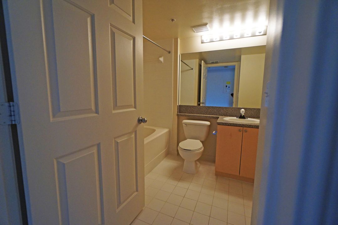 Под контрактом: $204,900 (2 спален, 2 ванн, 1065 Квадратных фут)