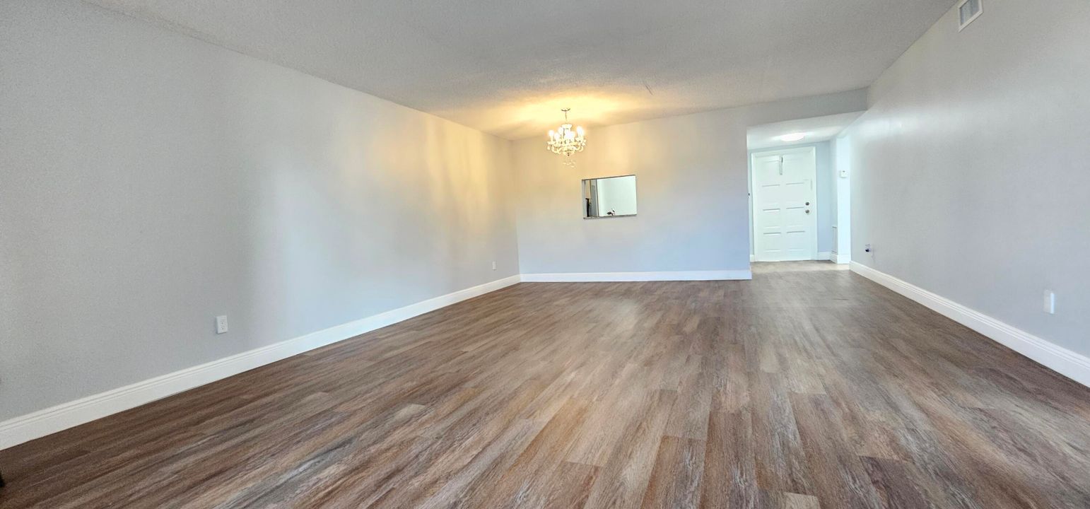 Active With Contract: $119,000 (2 beds, 2 baths, 1088 Square Feet)