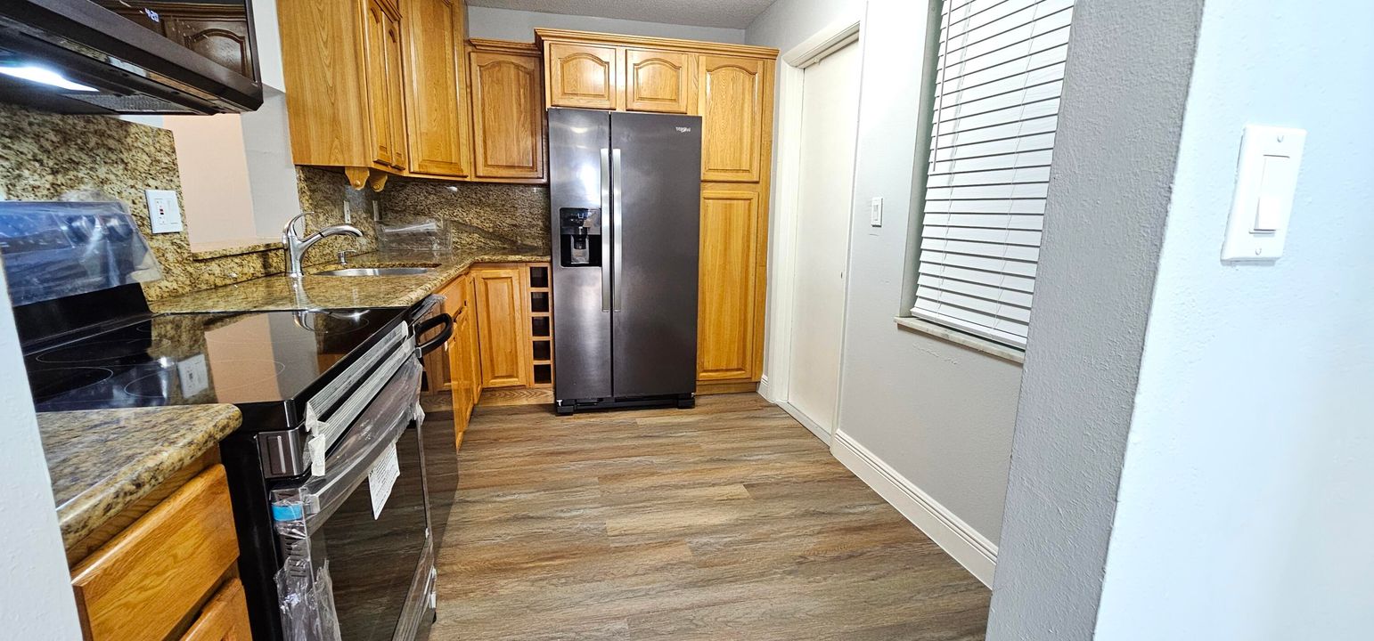 Active With Contract: $119,000 (2 beds, 2 baths, 1088 Square Feet)