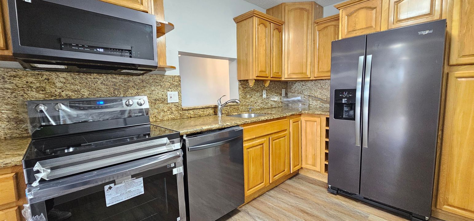 Active With Contract: $119,000 (2 beds, 2 baths, 1088 Square Feet)