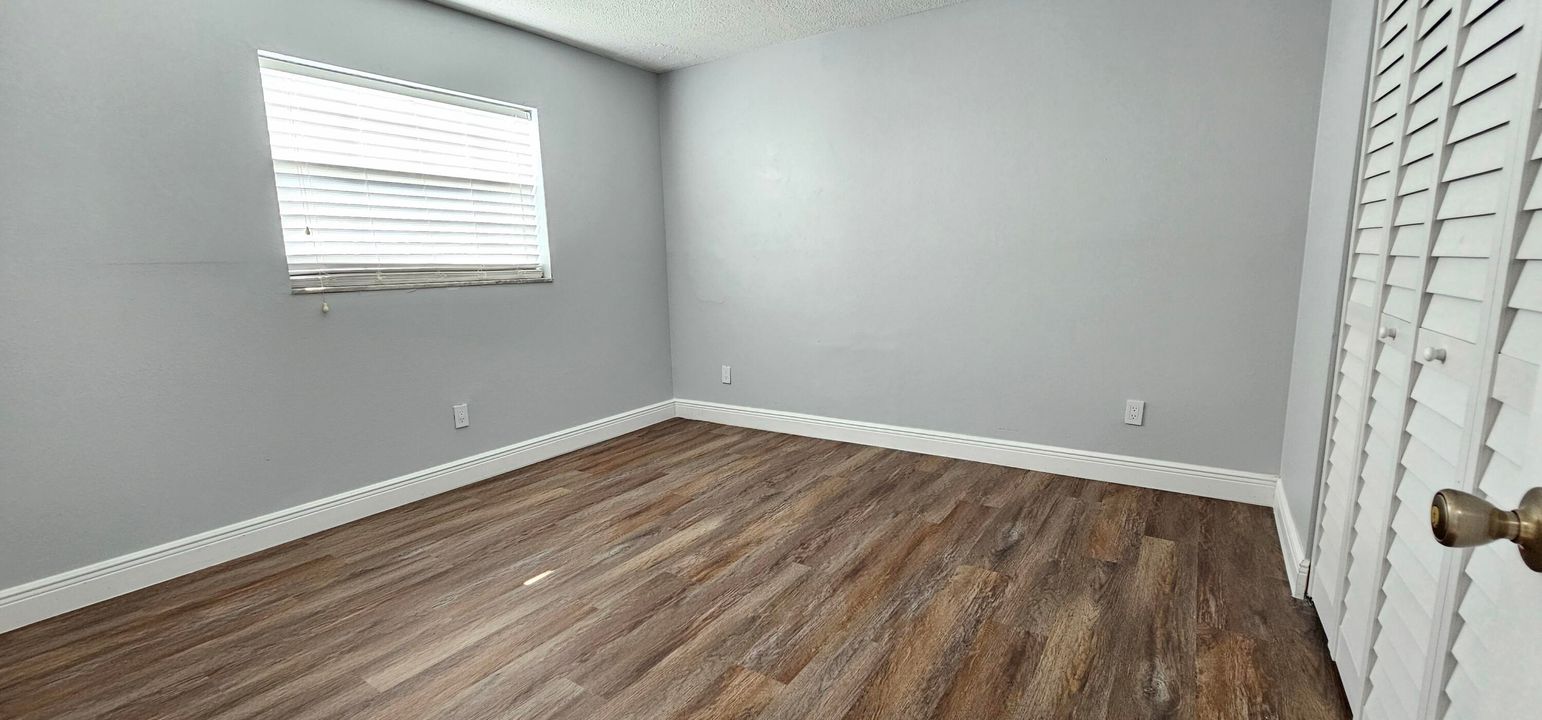 Active With Contract: $119,000 (2 beds, 2 baths, 1088 Square Feet)