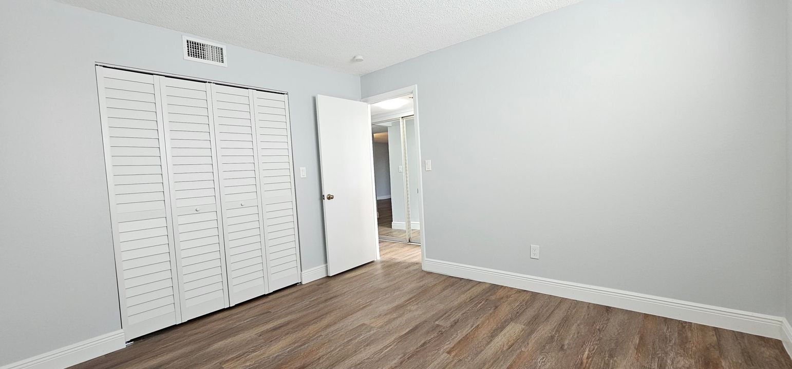 Active With Contract: $119,000 (2 beds, 2 baths, 1088 Square Feet)