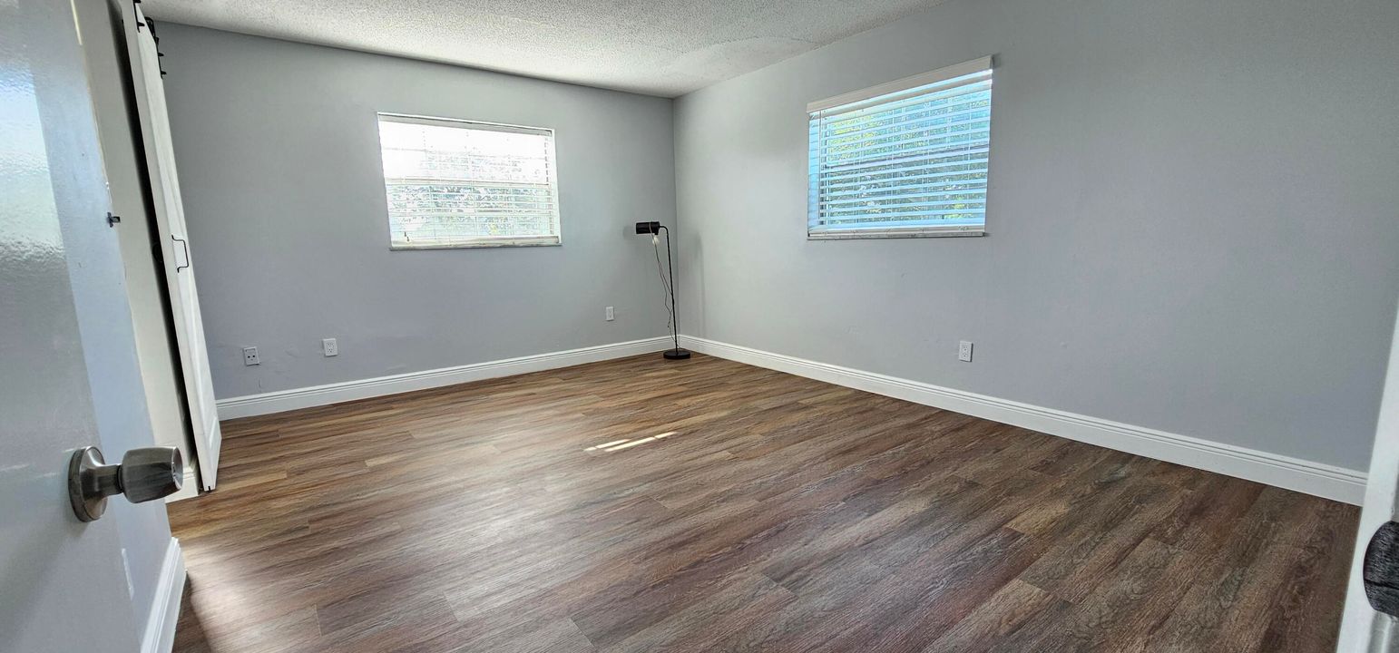 Active With Contract: $119,000 (2 beds, 2 baths, 1088 Square Feet)