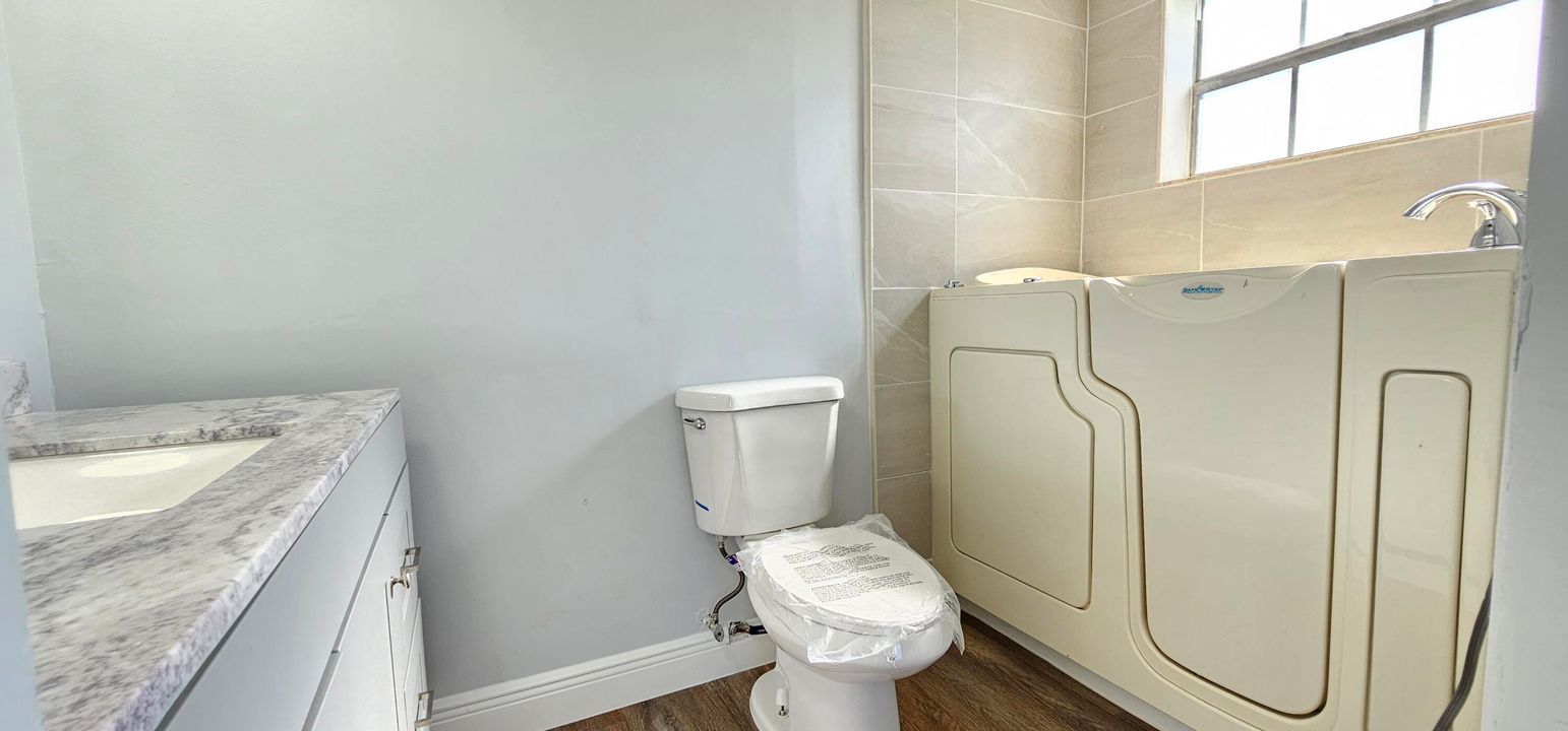 Active With Contract: $119,000 (2 beds, 2 baths, 1088 Square Feet)