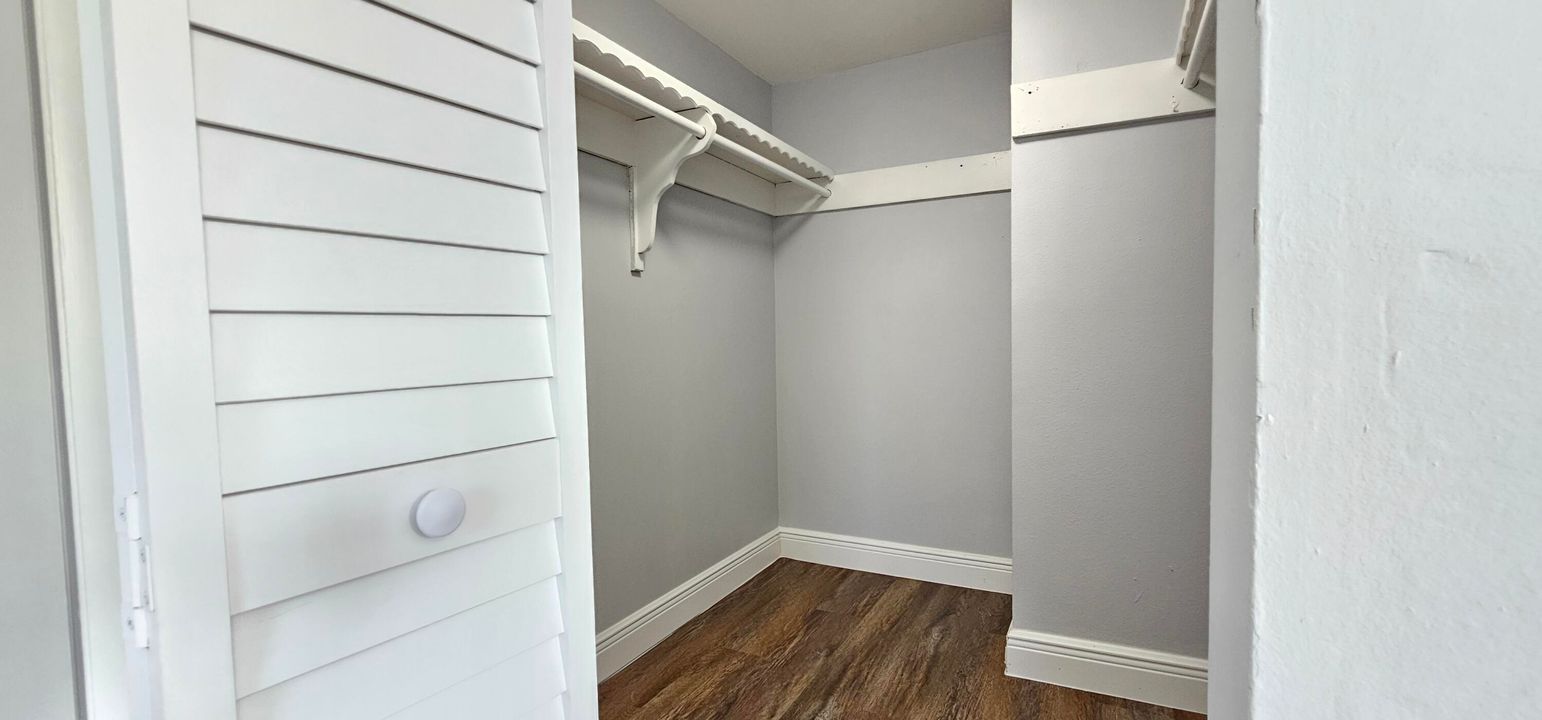 Active With Contract: $119,000 (2 beds, 2 baths, 1088 Square Feet)