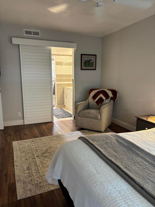 Active With Contract: $169,000 (1 beds, 1 baths, 660 Square Feet)