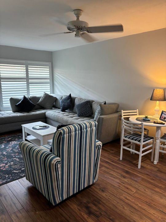 Active With Contract: $169,000 (1 beds, 1 baths, 660 Square Feet)