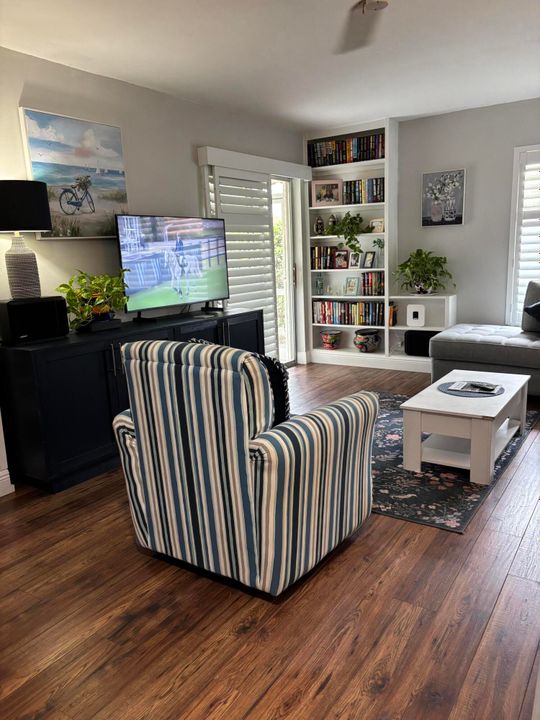 Active With Contract: $169,000 (1 beds, 1 baths, 660 Square Feet)