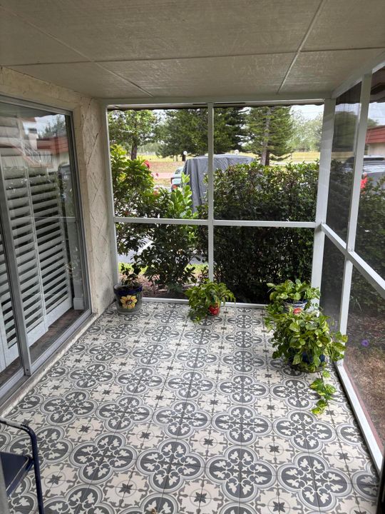 Active With Contract: $169,000 (1 beds, 1 baths, 660 Square Feet)