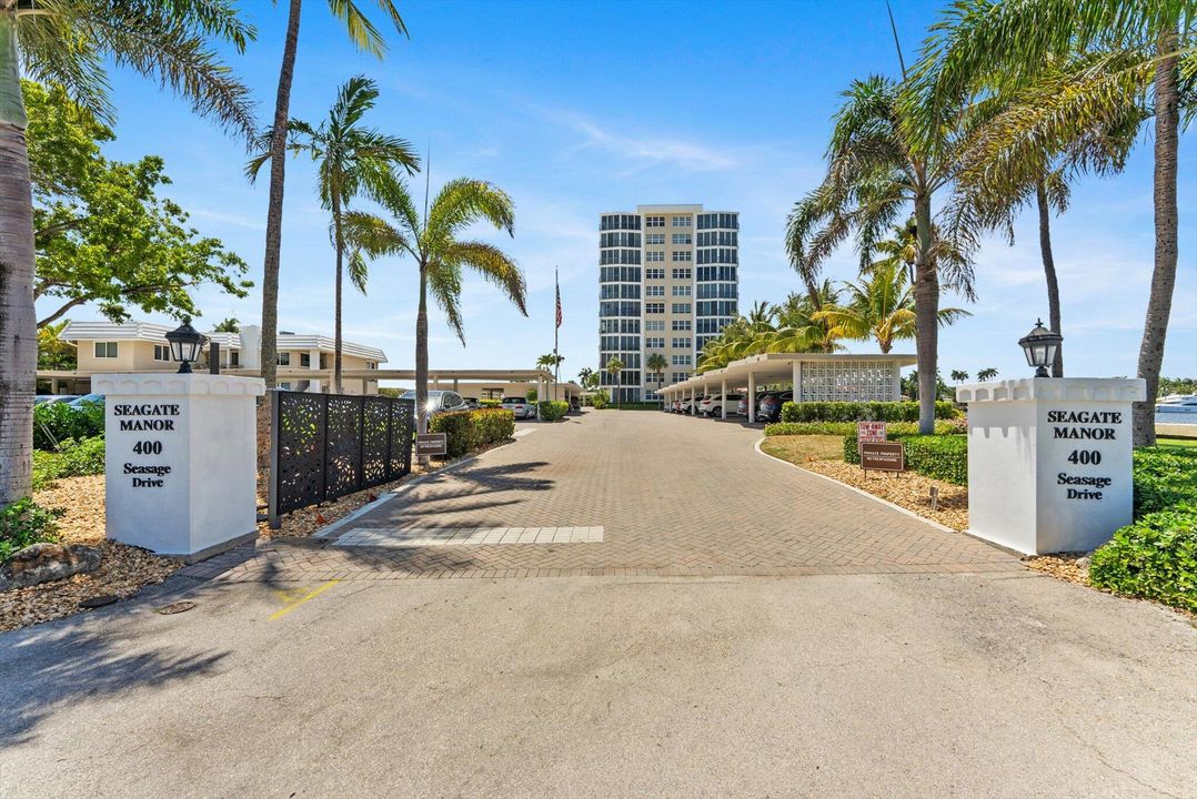 Active With Contract: $1,400,000 (2 beds, 2 baths, 1729 Square Feet)