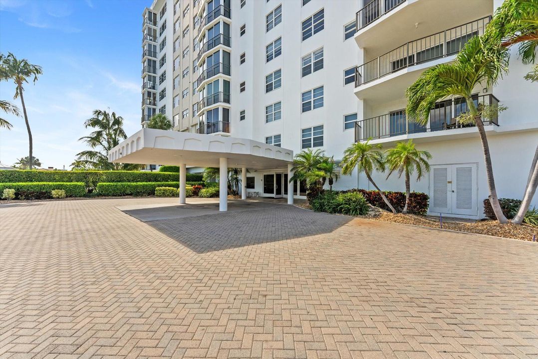 Active With Contract: $1,400,000 (2 beds, 2 baths, 1729 Square Feet)