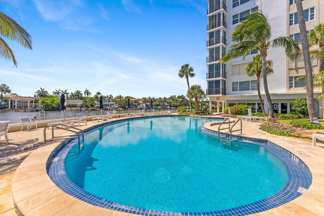 Active With Contract: $1,400,000 (2 beds, 2 baths, 1729 Square Feet)