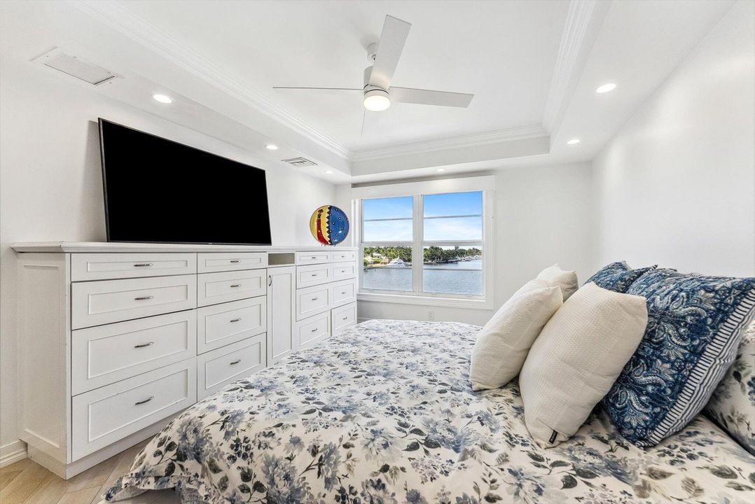 Active With Contract: $1,400,000 (2 beds, 2 baths, 1729 Square Feet)