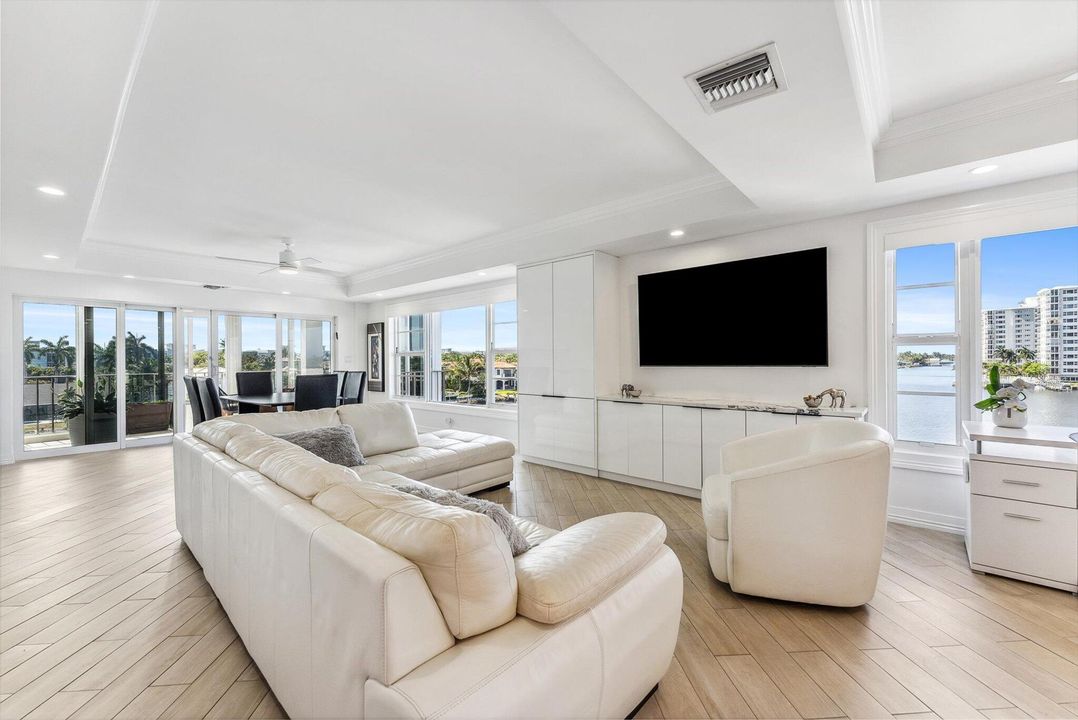 Active With Contract: $1,400,000 (2 beds, 2 baths, 1729 Square Feet)