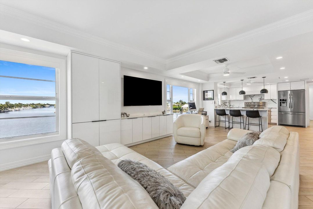 Active With Contract: $1,400,000 (2 beds, 2 baths, 1729 Square Feet)