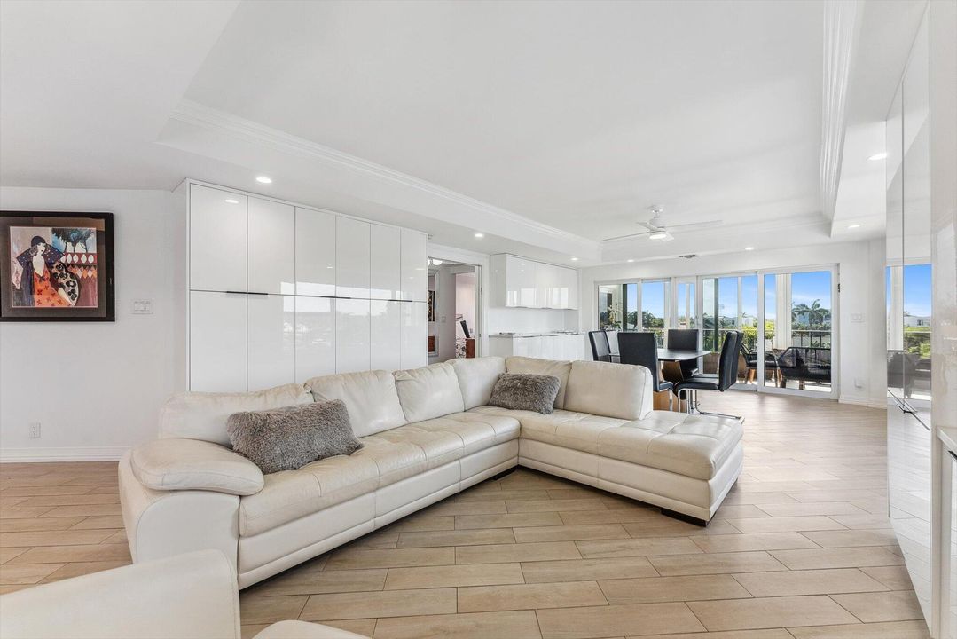 Active With Contract: $1,400,000 (2 beds, 2 baths, 1729 Square Feet)