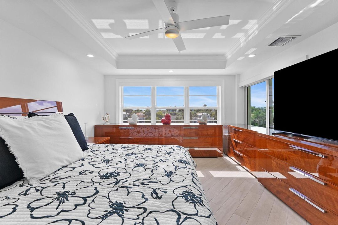 Active With Contract: $1,400,000 (2 beds, 2 baths, 1729 Square Feet)