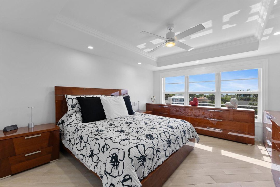 Active With Contract: $1,400,000 (2 beds, 2 baths, 1729 Square Feet)