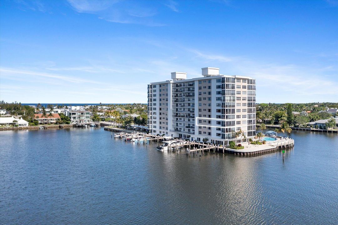 Active With Contract: $1,400,000 (2 beds, 2 baths, 1729 Square Feet)