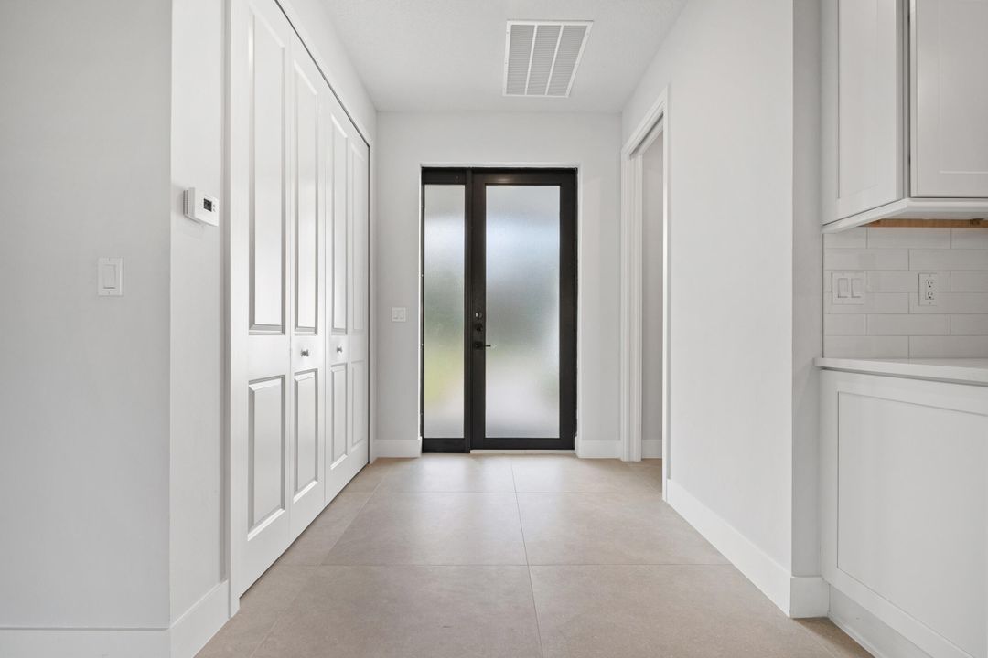 合同活跃: $745,000 (4 贝兹, 2 浴室, 2125 平方英尺)