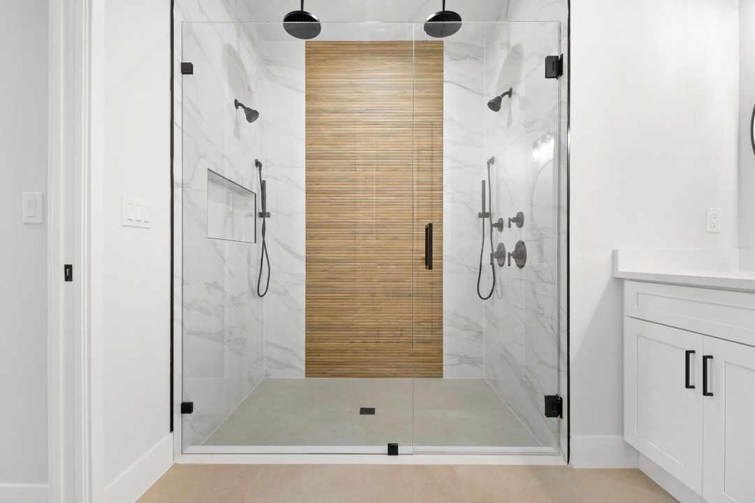 合同活跃: $745,000 (4 贝兹, 2 浴室, 2125 平方英尺)