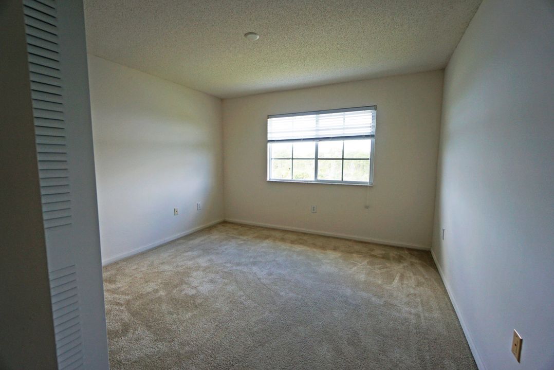 Под контрактом: $204,900 (2 спален, 2 ванн, 1065 Квадратных фут)