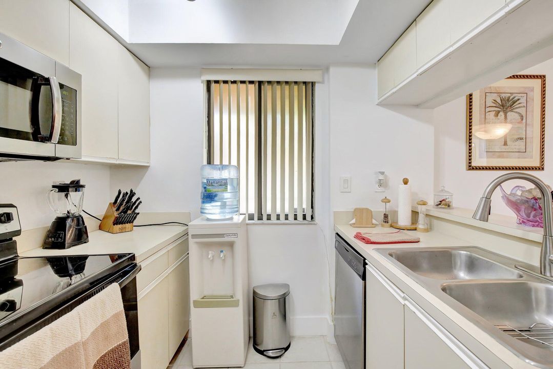 For Sale: $374,900 (3 beds, 2 baths, 1240 Square Feet)