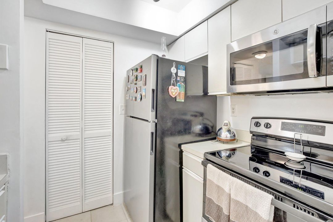 For Sale: $374,900 (3 beds, 2 baths, 1240 Square Feet)