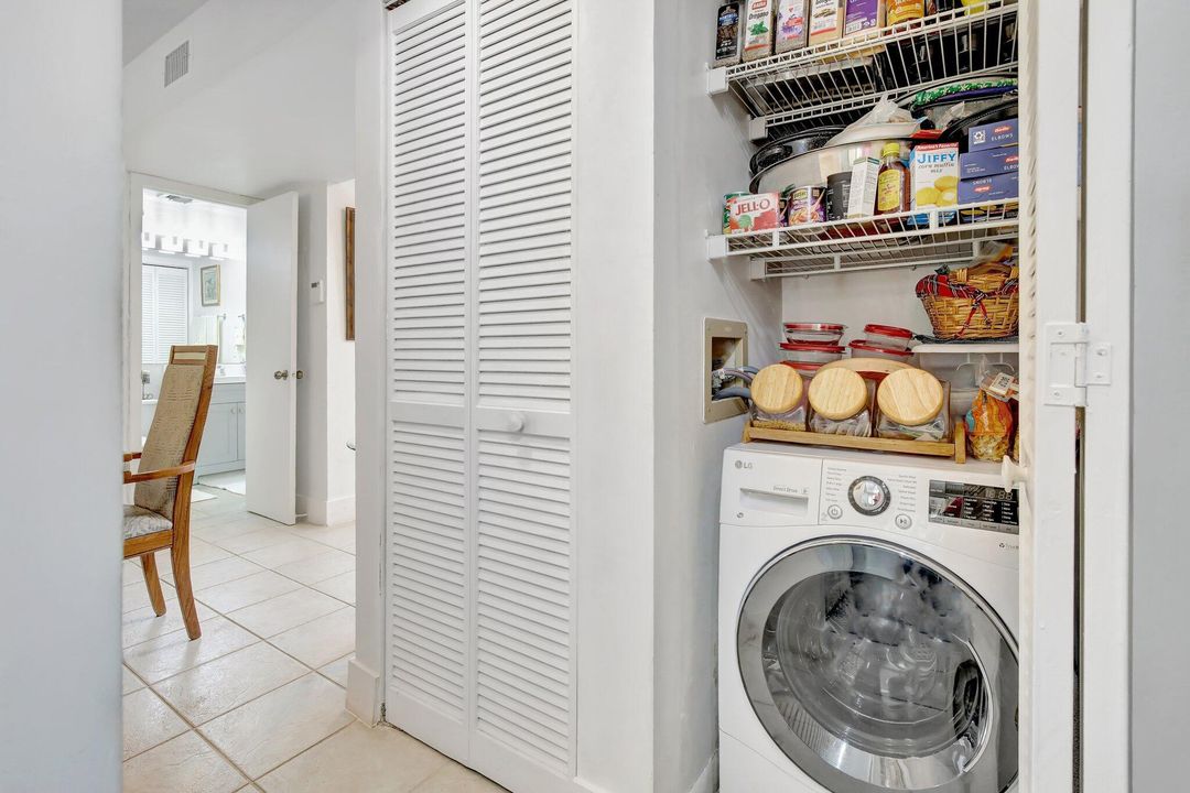 For Sale: $374,900 (3 beds, 2 baths, 1240 Square Feet)