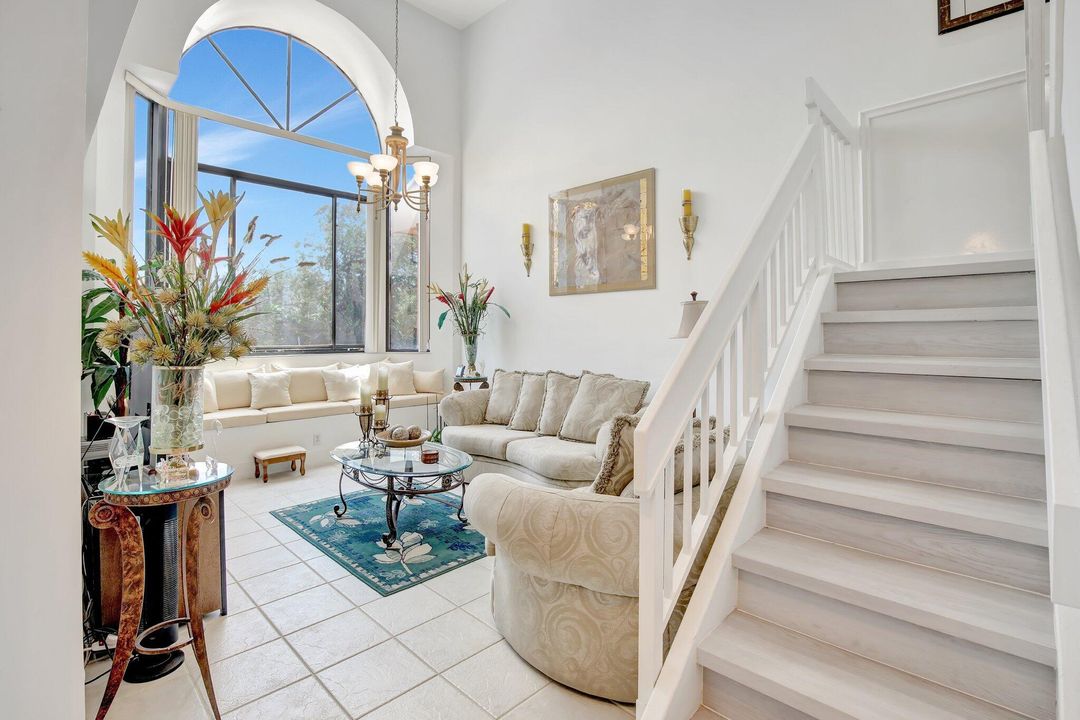 For Sale: $374,900 (3 beds, 2 baths, 1240 Square Feet)