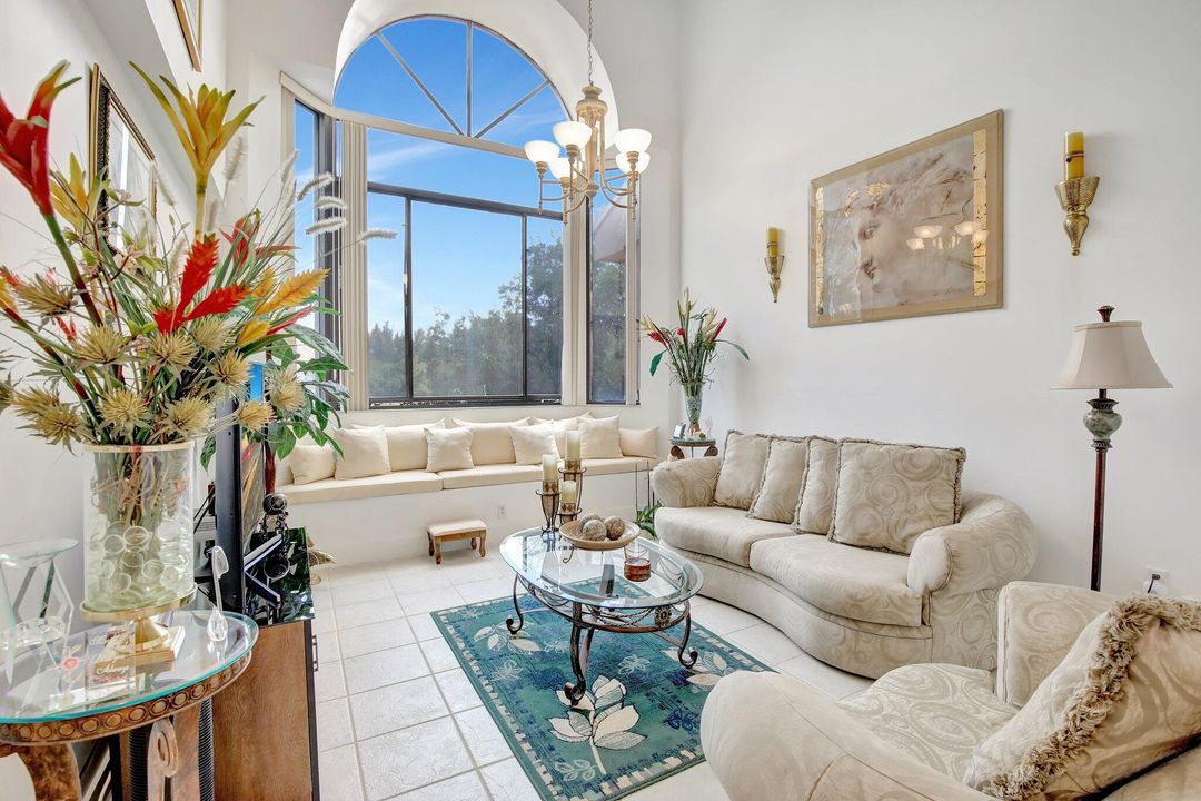 For Sale: $374,900 (3 beds, 2 baths, 1240 Square Feet)